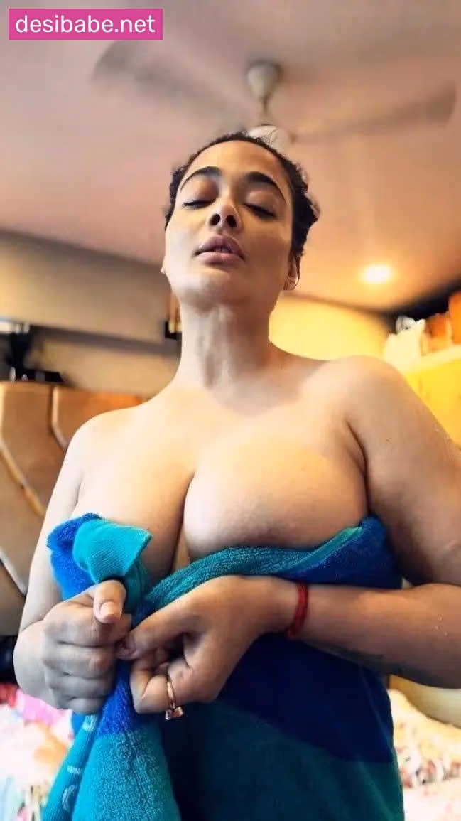 Image of Hot Insta Influencer Kiran Rathore Nude Boobs Teasing Pics And Fluffy Pussy Rubbing Leaked Video