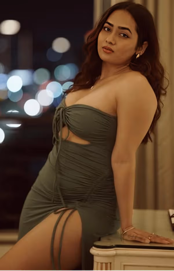 Famous Sexy Chubby Model Divya Mistry Teasing In See Through Nipple Bra And Dancing With Horny Moves On Live