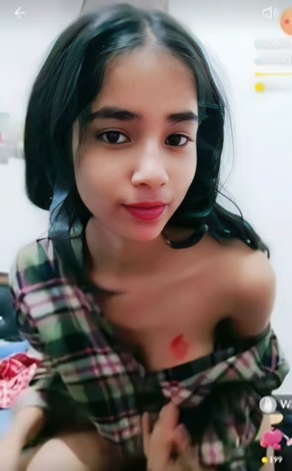 Horny Desi Sweet Babe Xuiteiiiluv Showing Pussy, Asshole, And Hairy Armpits Fully Nude On Live Stream